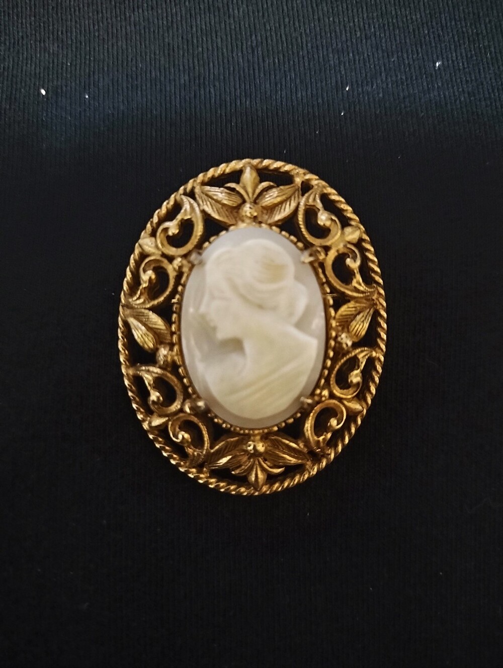Vintage Florenza Cameo brooch